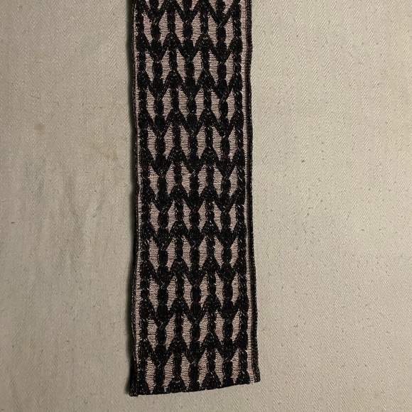 Calvin Klein infinity scarf black-and-white - Picture 2 of 4